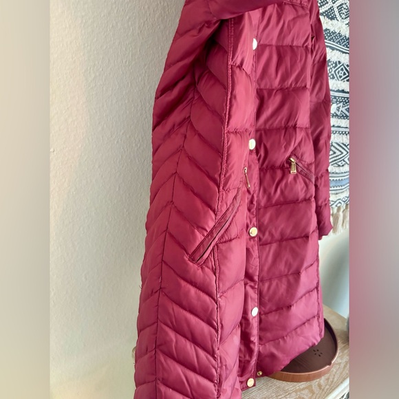 MK down parka very stylish and functional for colder weather - Picture 9 of 10